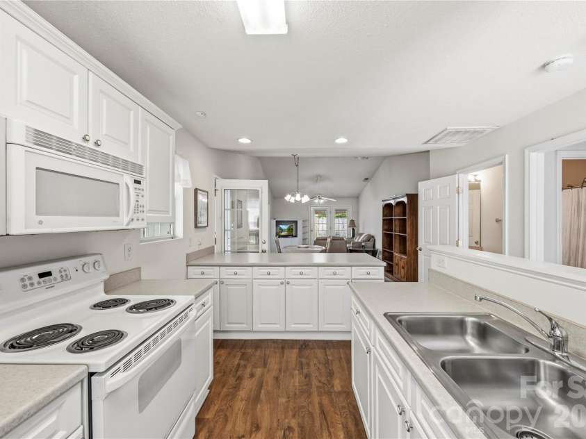 1001 Old Chestnut Way, Cramerton, NC 28032.  MLS# CAR4431972, YatesRealty ID 55342. 