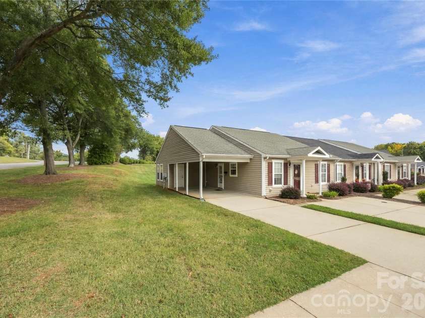 1001 Old Chestnut Way, Cramerton, NC 28032.  MLS# CAR4431972, YatesRealty ID 55342. End unit