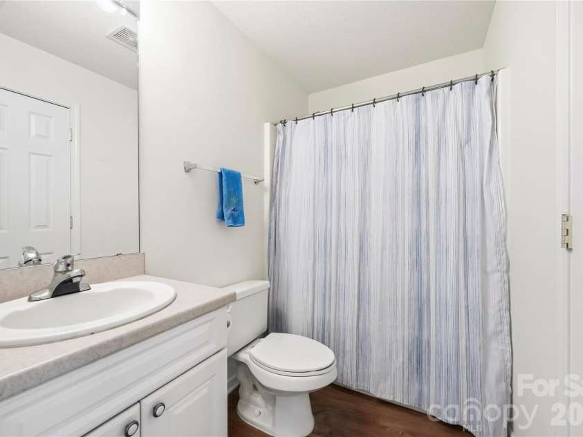 1001 Old Chestnut Way, Cramerton, NC 28032.  MLS# CAR4431972, YatesRealty ID 55342. Full bath with tub/shower
