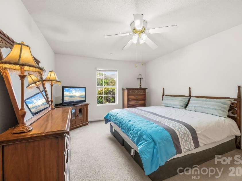 1001 Old Chestnut Way, Cramerton, NC 28032.  MLS# CAR4431972, YatesRealty ID 55342. Large primary bedroom