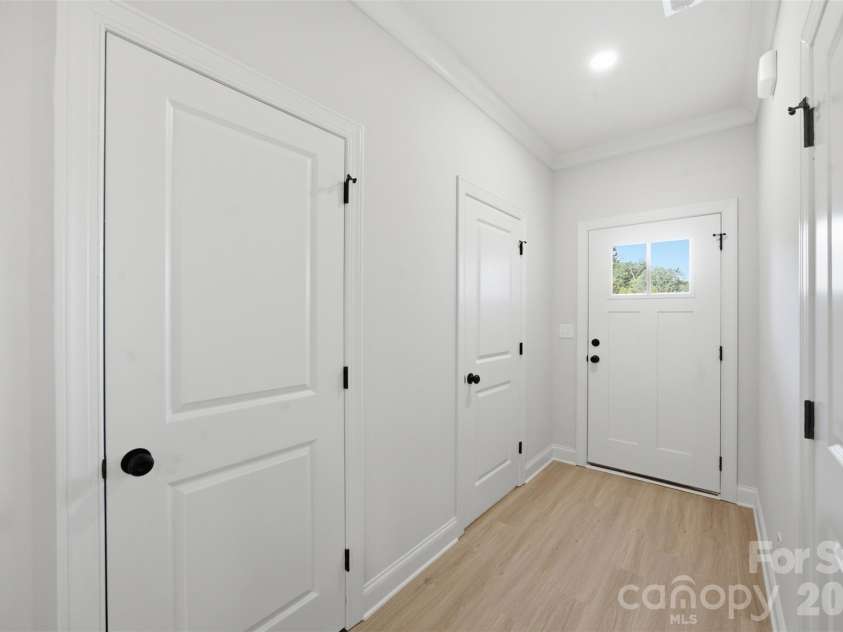 603 Coulwood Drive, Charlotte, NC 28214.  MLS# CAR4432309, YatesRealty ID 55346. 