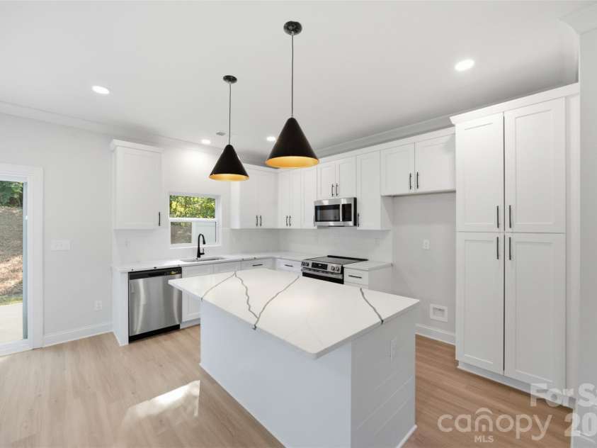 603 Coulwood Drive, Charlotte, NC 28214.  MLS# CAR4432309, YatesRealty ID 55346. 