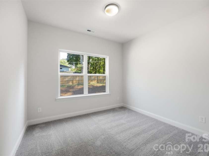 603 Coulwood Drive, Charlotte, NC 28214.  MLS# CAR4432309, YatesRealty ID 55346. 