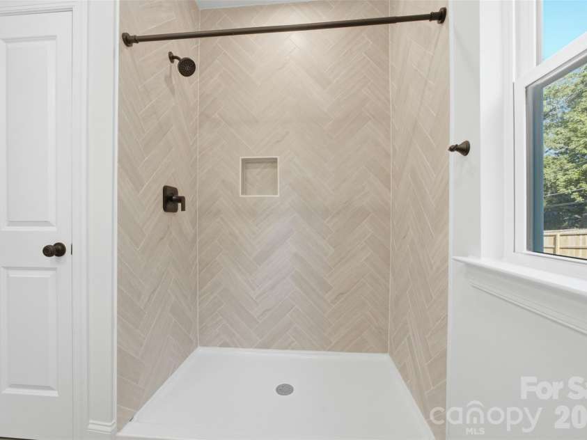 603 Coulwood Drive, Charlotte, NC 28214.  MLS# CAR4432309, YatesRealty ID 55346. 