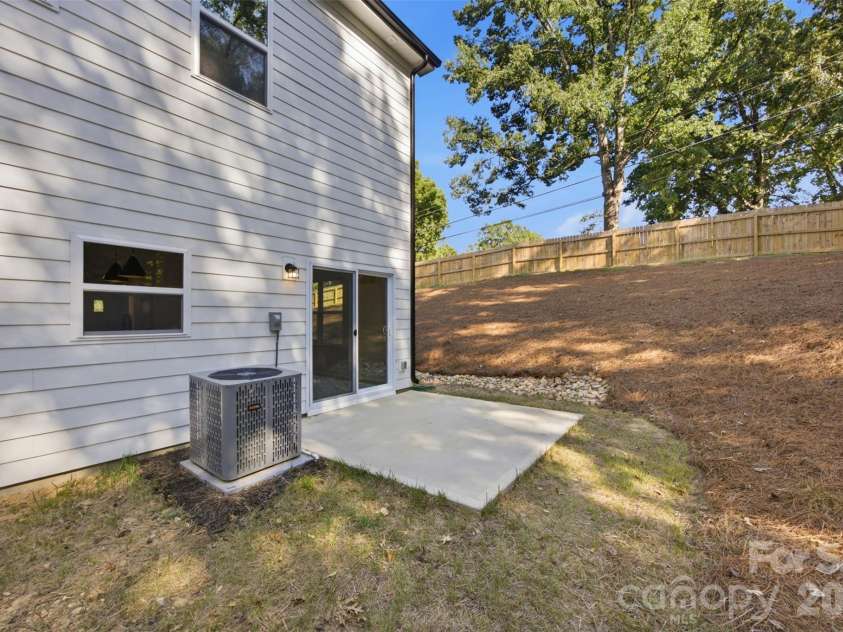 603 Coulwood Drive, Charlotte, NC 28214.  MLS# CAR4432309, YatesRealty ID 55346. 