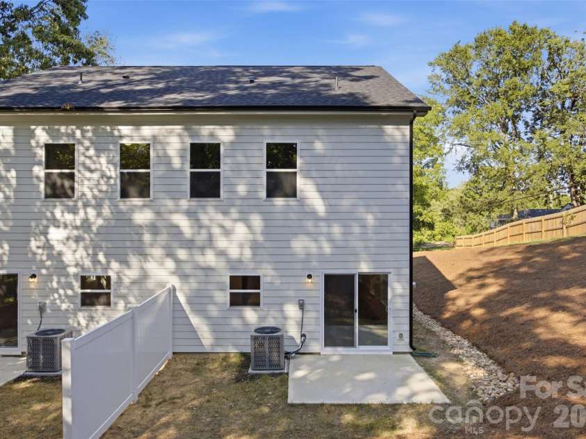 603 Coulwood Drive, Charlotte, NC 28214.  MLS# CAR4432309, YatesRealty ID 55346. 