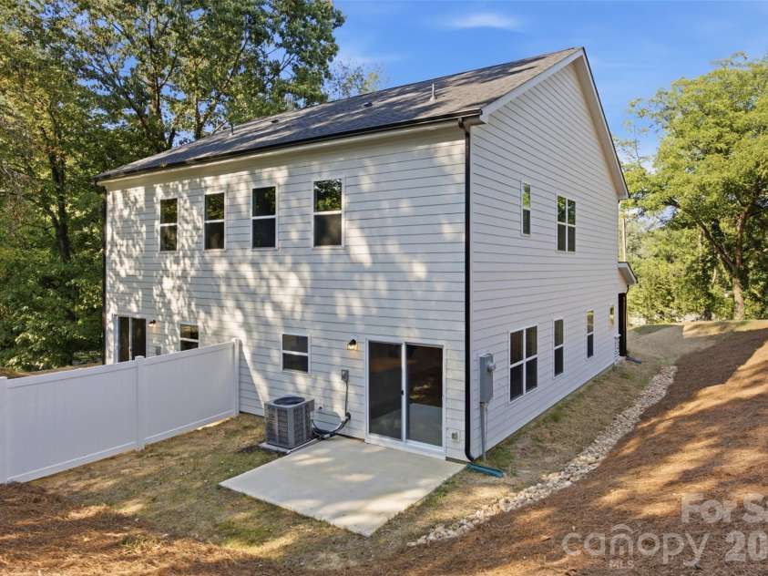 603 Coulwood Drive, Charlotte, NC 28214.  MLS# CAR4432309, YatesRealty ID 55346. 