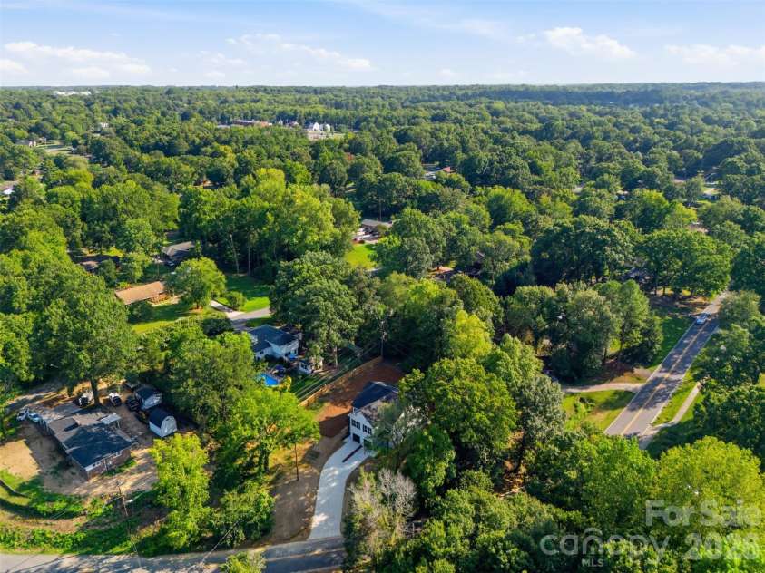 603 Coulwood Drive, Charlotte, NC 28214.  MLS# CAR4432309, YatesRealty ID 55346. 