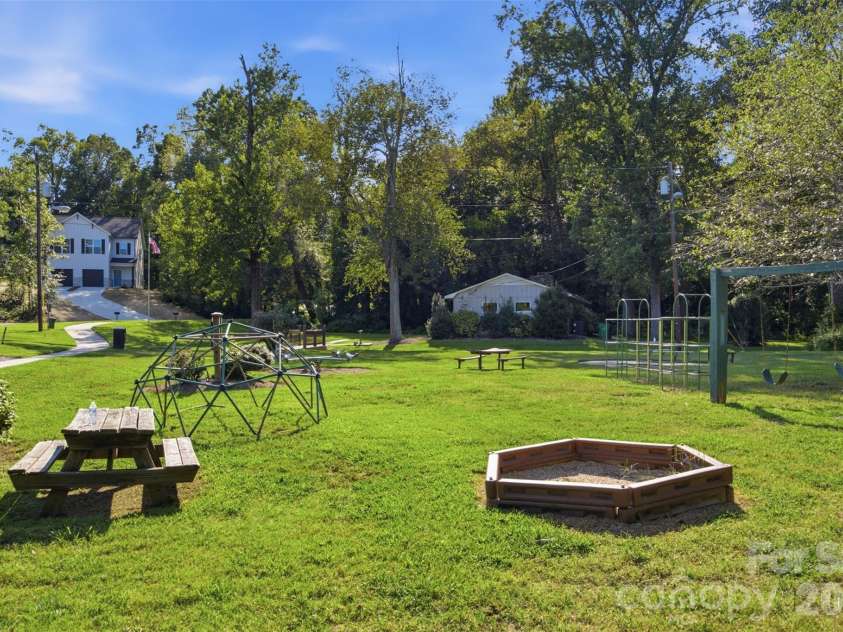 603 Coulwood Drive, Charlotte, NC 28214.  MLS# CAR4432309, YatesRealty ID 55346. 