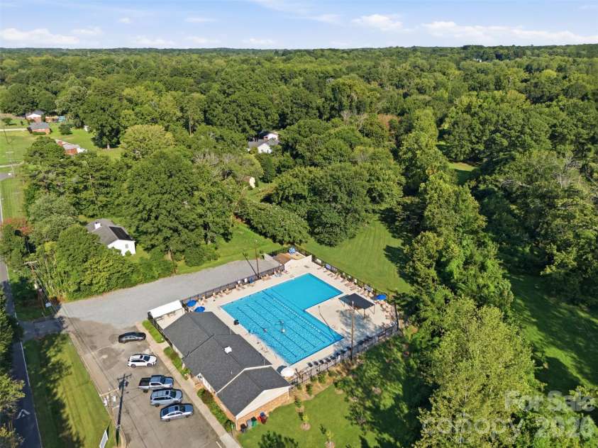 603 Coulwood Drive, Charlotte, NC 28214.  MLS# CAR4432309, YatesRealty ID 55346. 