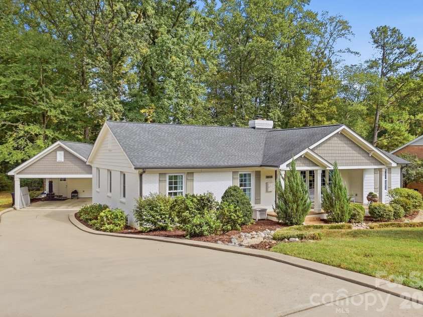 4315 Emory Lane, Charlotte, NC 28211.  MLS# CAR4432596, YatesRealty ID 55348. 