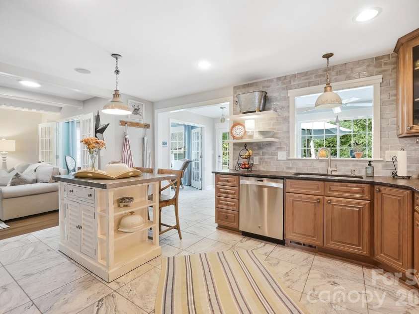 4315 Emory Lane, Charlotte, NC 28211.  MLS# CAR4432596, YatesRealty ID 55348. 