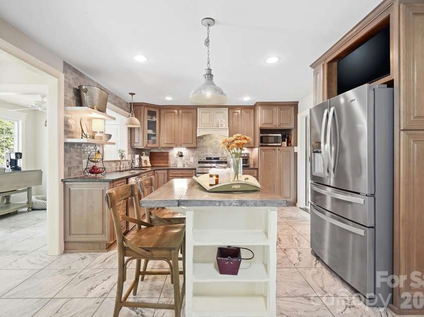 4315 Emory Lane, Charlotte, NC 28211.  MLS# CAR4432596, YatesRealty ID 55348. 