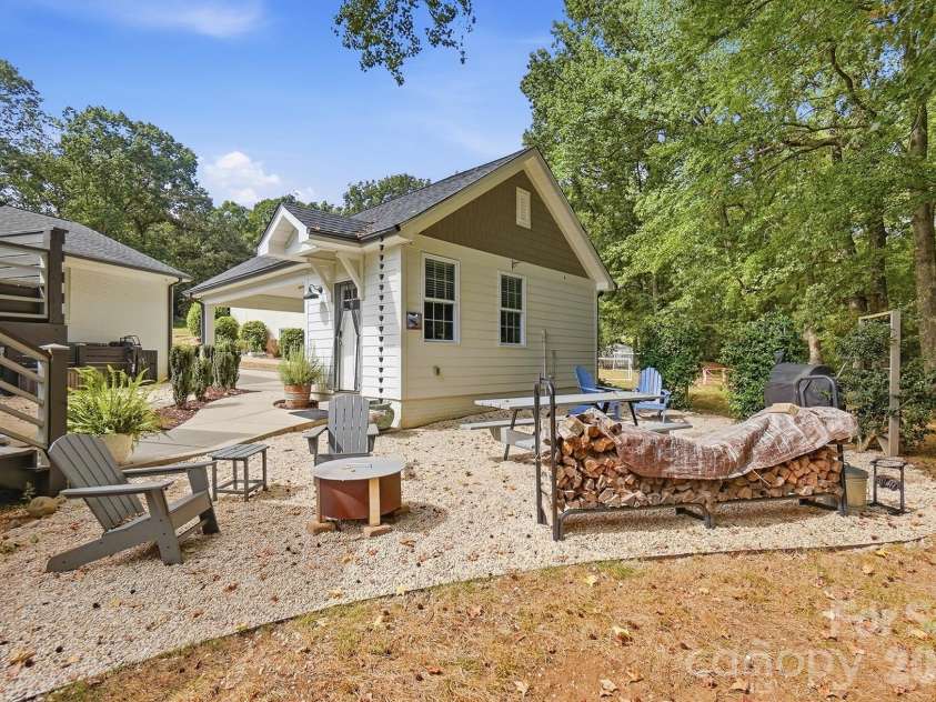 4315 Emory Lane, Charlotte, NC 28211.  MLS# CAR4432596, YatesRealty ID 55348. 