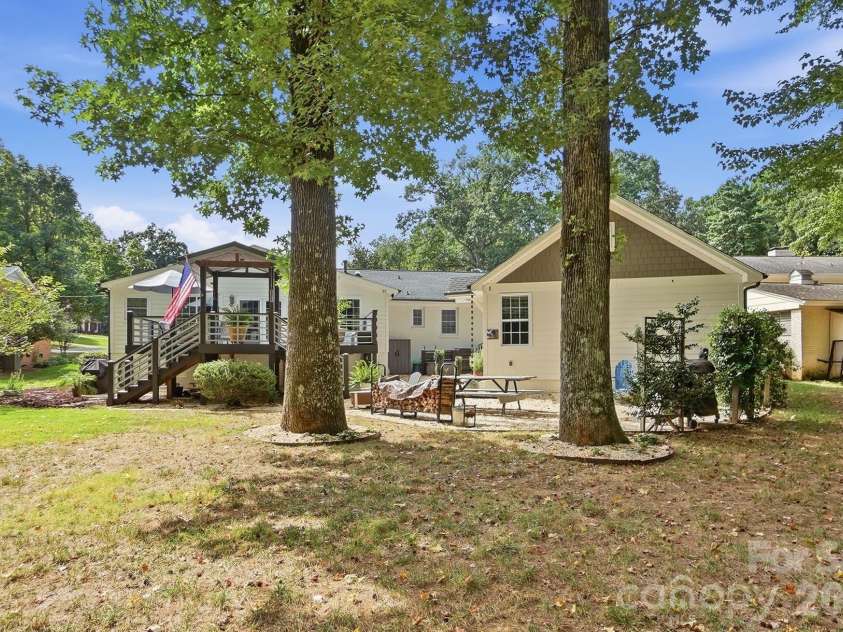 4315 Emory Lane, Charlotte, NC 28211.  MLS# CAR4432596, YatesRealty ID 55348. 