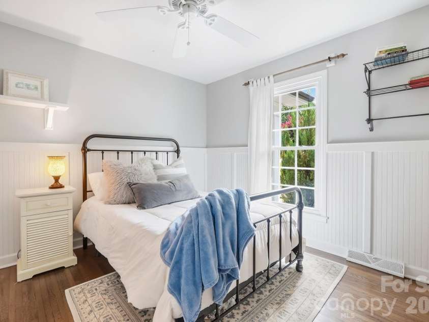 4315 Emory Lane, Charlotte, NC 28211.  MLS# CAR4432596, YatesRealty ID 55348. Bedroom 3