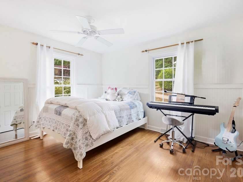 4315 Emory Lane, Charlotte, NC 28211.  MLS# CAR4432596, YatesRealty ID 55348. Bedroom 4