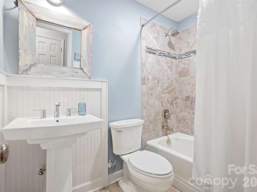 4315 Emory Lane, Charlotte, NC 28211.  MLS# CAR4432596, YatesRealty ID 55348. Hallway Bathroom