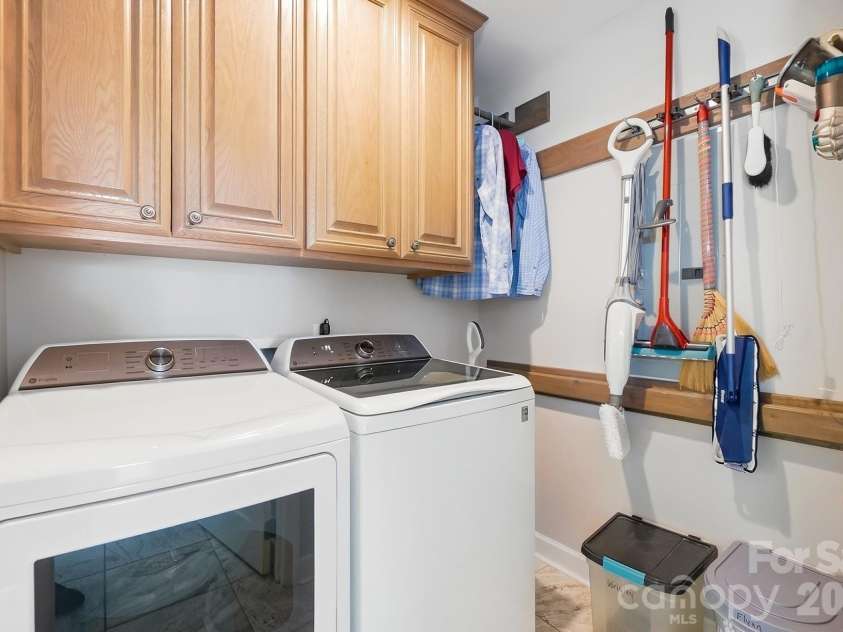 4315 Emory Lane, Charlotte, NC 28211.  MLS# CAR4432596, YatesRealty ID 55348. Laundry room