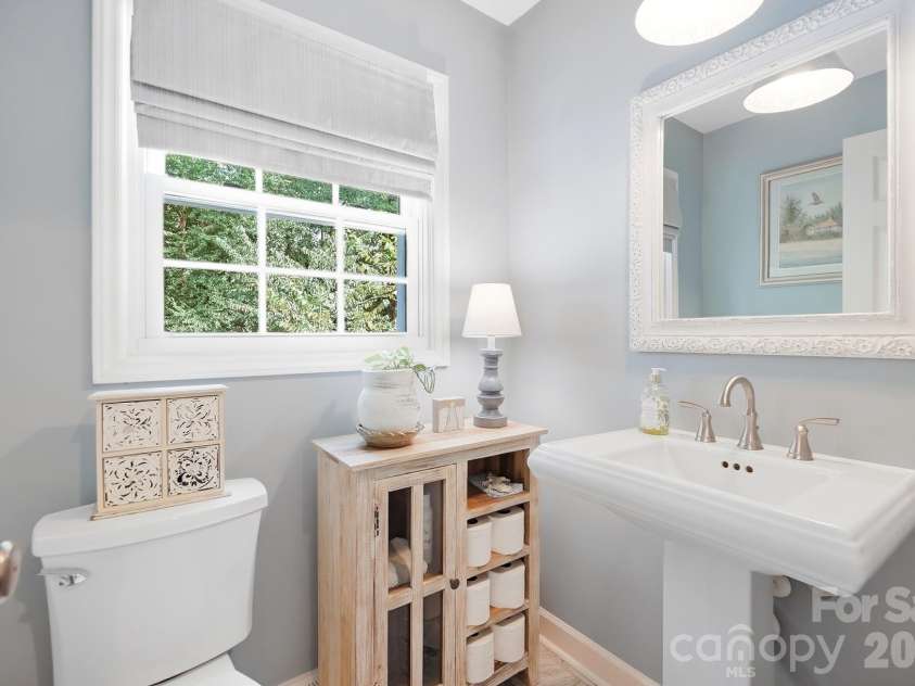 4315 Emory Lane, Charlotte, NC 28211.  MLS# CAR4432596, YatesRealty ID 55348. Powder room