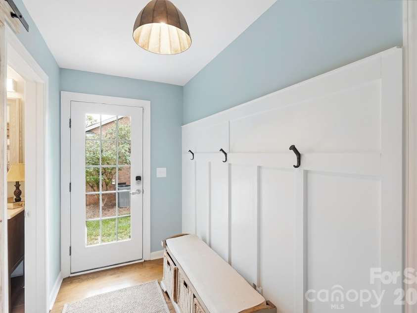 4315 Emory Lane, Charlotte, NC 28211.  MLS# CAR4432596, YatesRealty ID 55348. Second drop zone area