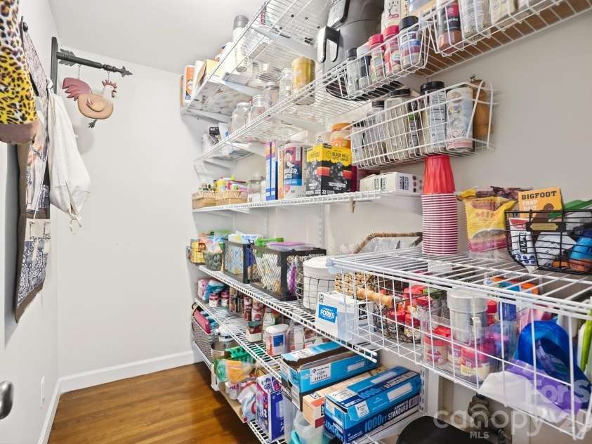 4315 Emory Lane, Charlotte, NC 28211.  MLS# CAR4432596, YatesRealty ID 55348. Walk-in Pantry
