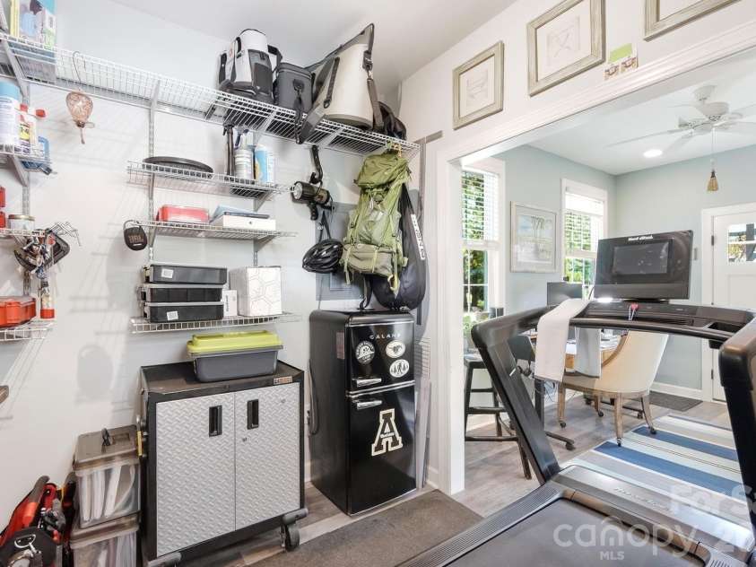 4315 Emory Lane, Charlotte, NC 28211.  MLS# CAR4432596, YatesRealty ID 55348. Work shop