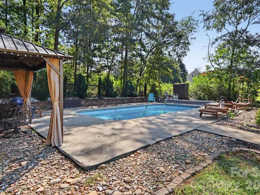 1233 Waterford Road, Lincolnton, NC 28092.  MLS# CAR4432232, YatesRealty ID 55349. 