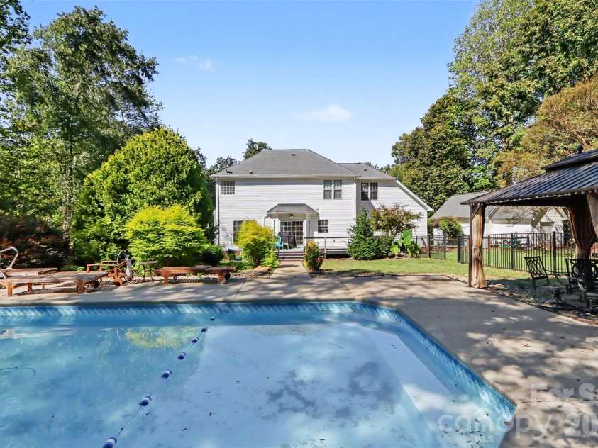 1233 Waterford Road, Lincolnton, NC 28092.  MLS# CAR4432232, YatesRealty ID 55349. 