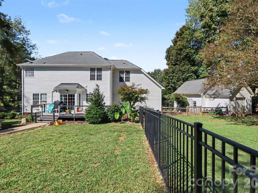 1233 Waterford Road, Lincolnton, NC 28092.  MLS# CAR4432232, YatesRealty ID 55349. 
