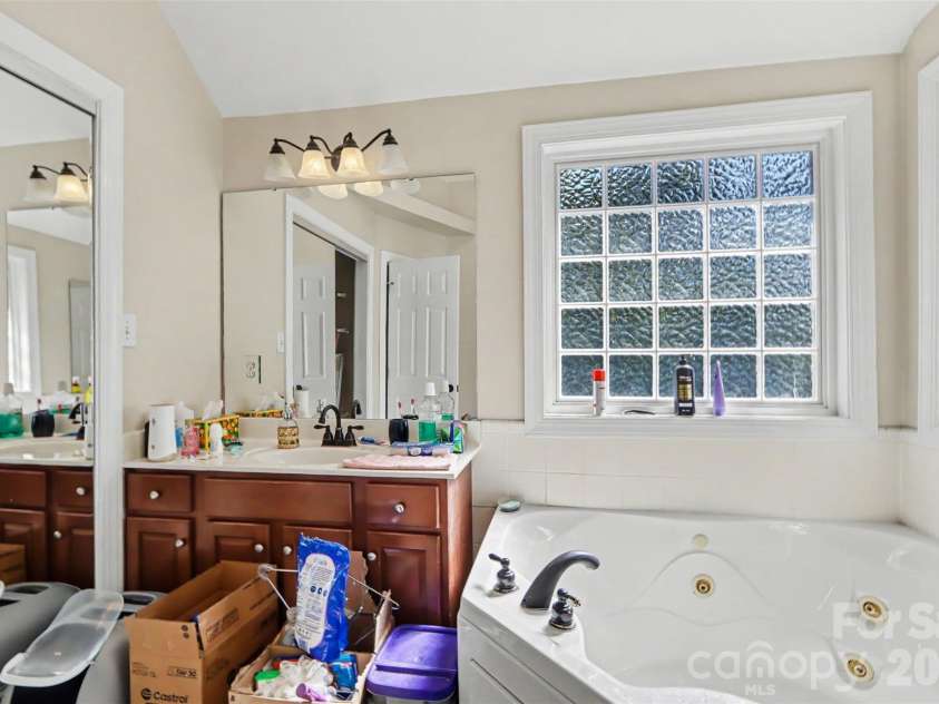 1233 Waterford Road, Lincolnton, NC 28092.  MLS# CAR4432232, YatesRealty ID 55349. 