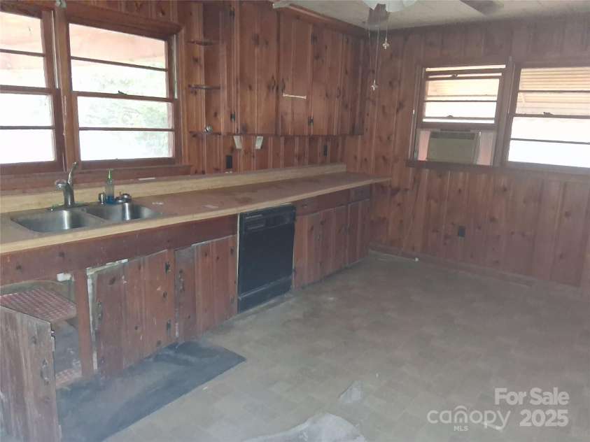 111 Parmer Street, Forest City, NC 28043.  MLS# CAR4331619, YatesRealty ID 5535. 