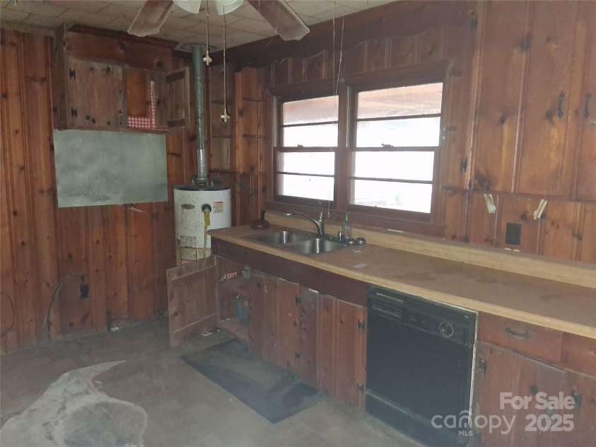 111 Parmer Street, Forest City, NC 28043.  MLS# CAR4331619, YatesRealty ID 5535. 