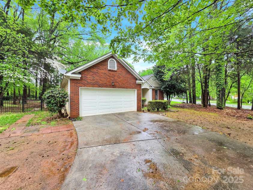 6520 White Pine Lane, Charlotte, NC 28262.  MLS# CAR4240648, YatesRealty ID 5535. 