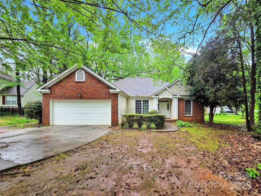 6520 White Pine Lane, Charlotte, NC 28262.  MLS# CAR4240648, YatesRealty ID 5535. 