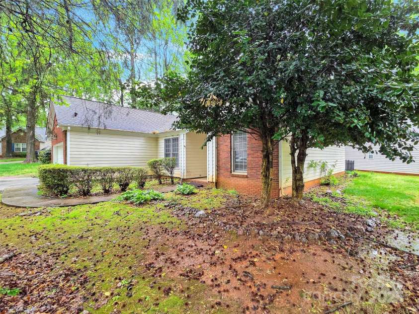 6520 White Pine Lane, Charlotte, NC 28262.  MLS# CAR4240648, YatesRealty ID 5535. 