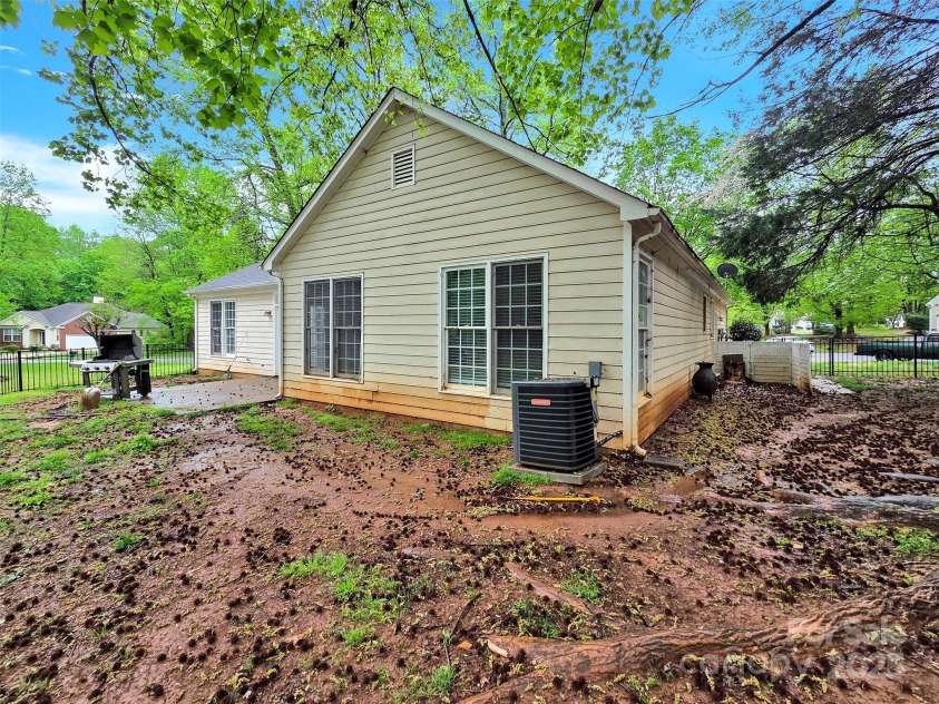 6520 White Pine Lane, Charlotte, NC 28262.  MLS# CAR4240648, YatesRealty ID 5535. 