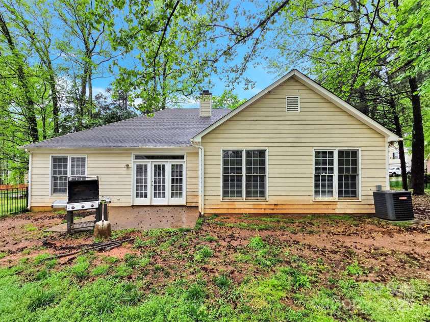 6520 White Pine Lane, Charlotte, NC 28262.  MLS# CAR4240648, YatesRealty ID 5535. 