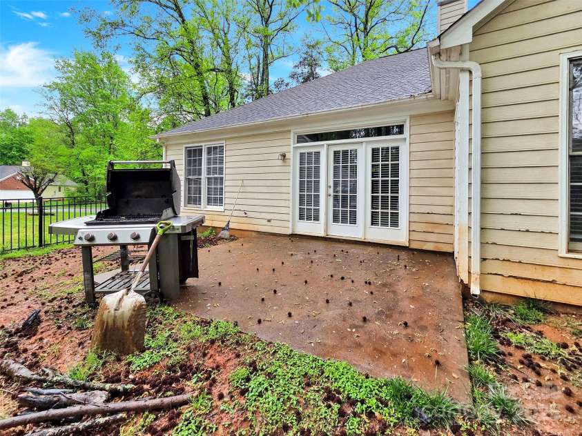 6520 White Pine Lane, Charlotte, NC 28262.  MLS# CAR4240648, YatesRealty ID 5535. 