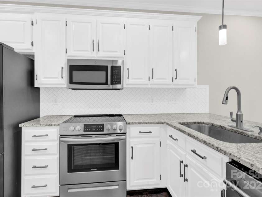 6520 White Pine Lane, Charlotte, NC 28262.  MLS# CAR4240648, YatesRealty ID 5535. 