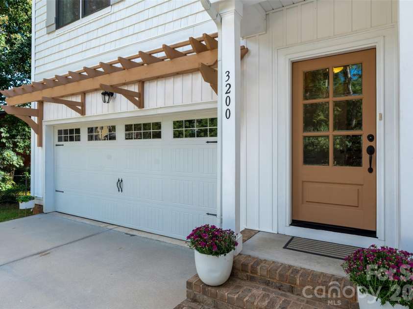 3200 Cosby Place, Charlotte, NC 28205.  MLS# CAR4432127, YatesRealty ID 55350. 