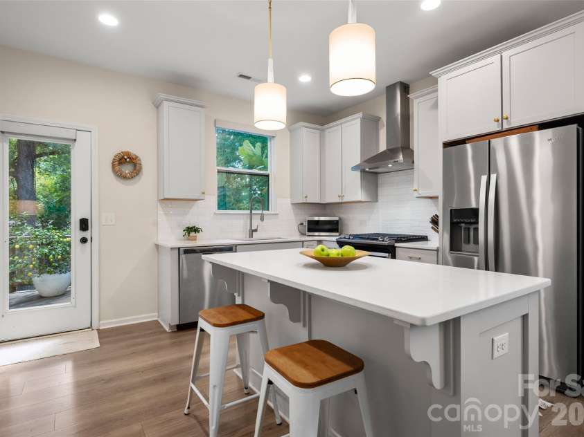 3200 Cosby Place, Charlotte, NC 28205.  MLS# CAR4432127, YatesRealty ID 55350. 