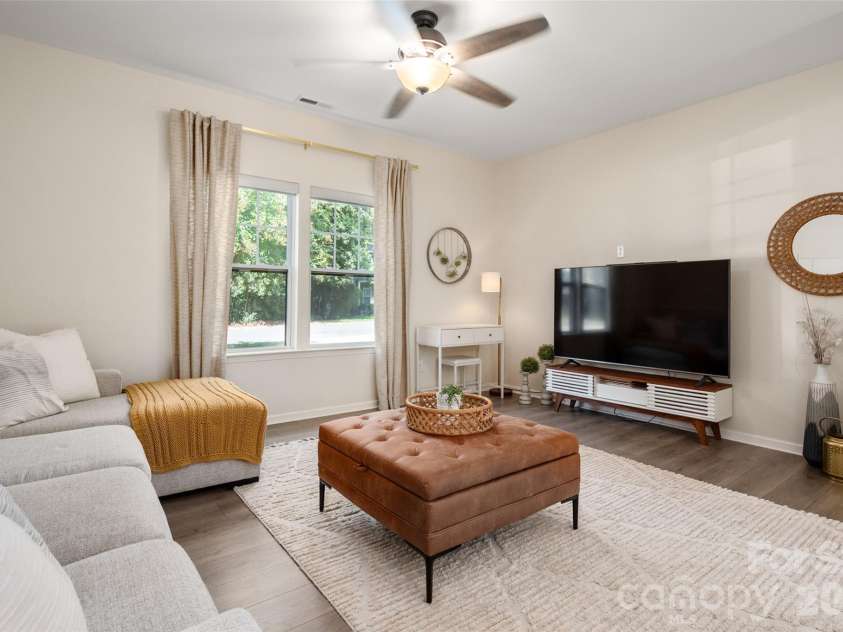 3200 Cosby Place, Charlotte, NC 28205.  MLS# CAR4432127, YatesRealty ID 55350. 