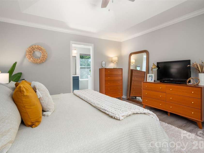 3200 Cosby Place, Charlotte, NC 28205.  MLS# CAR4432127, YatesRealty ID 55350. 