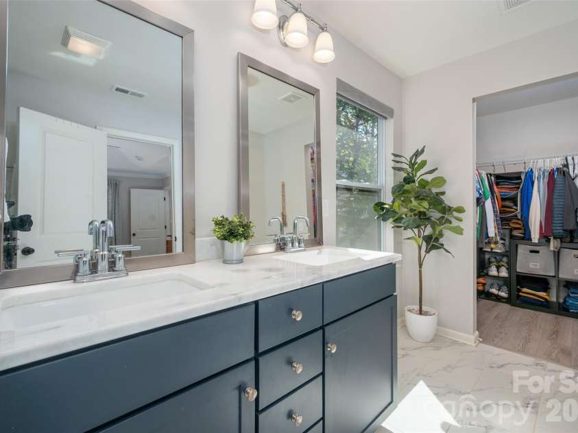 3200 Cosby Place, Charlotte, NC 28205.  MLS# CAR4432127, YatesRealty ID 55350. 