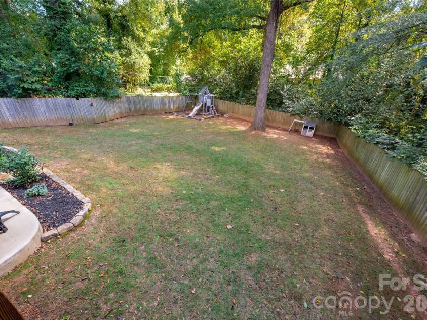 3200 Cosby Place, Charlotte, NC 28205.  MLS# CAR4432127, YatesRealty ID 55350. 