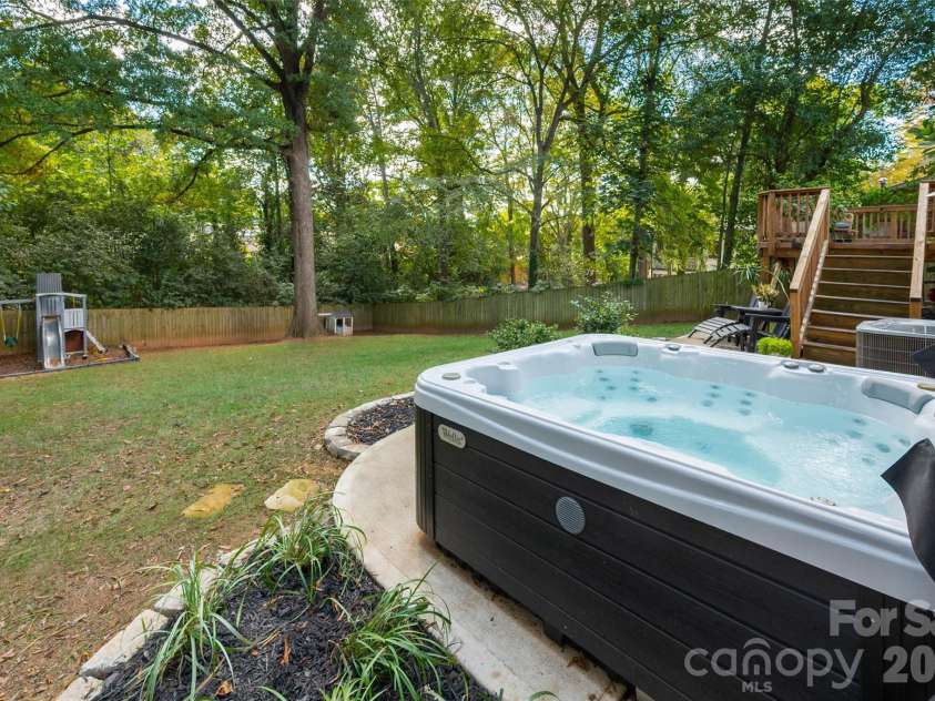 3200 Cosby Place, Charlotte, NC 28205.  MLS# CAR4432127, YatesRealty ID 55350. 