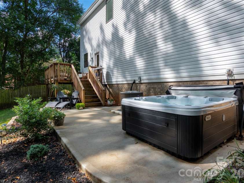 3200 Cosby Place, Charlotte, NC 28205.  MLS# CAR4432127, YatesRealty ID 55350. 