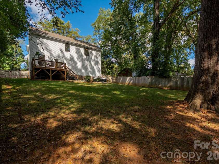 3200 Cosby Place, Charlotte, NC 28205.  MLS# CAR4432127, YatesRealty ID 55350. 