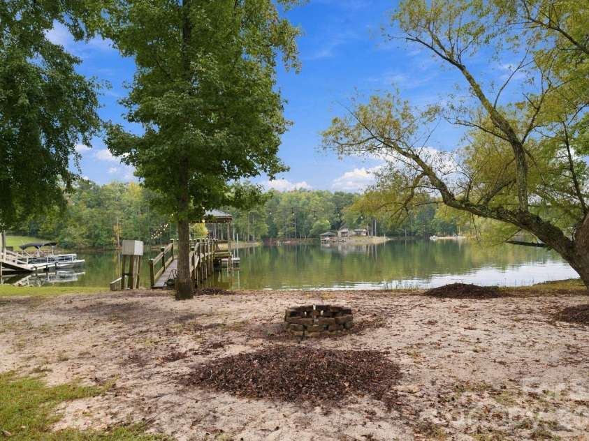 37 Nautical Drive, Camden, SC 29020.  MLS# CAR4432178, YatesRealty ID 55352. 